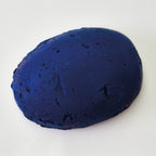 Galet pastel a l'écu - bleu prusse